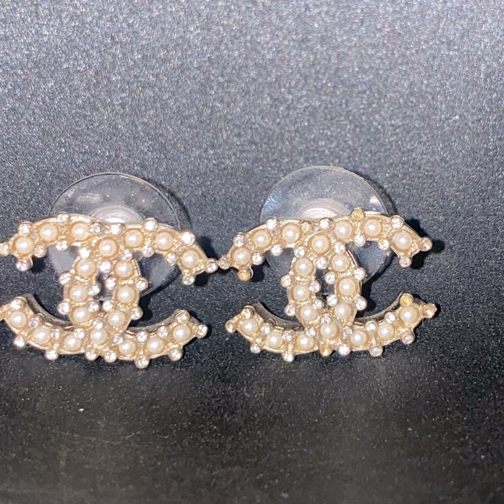 CHANEL CC Stud Earrings with crystals & faux pearls